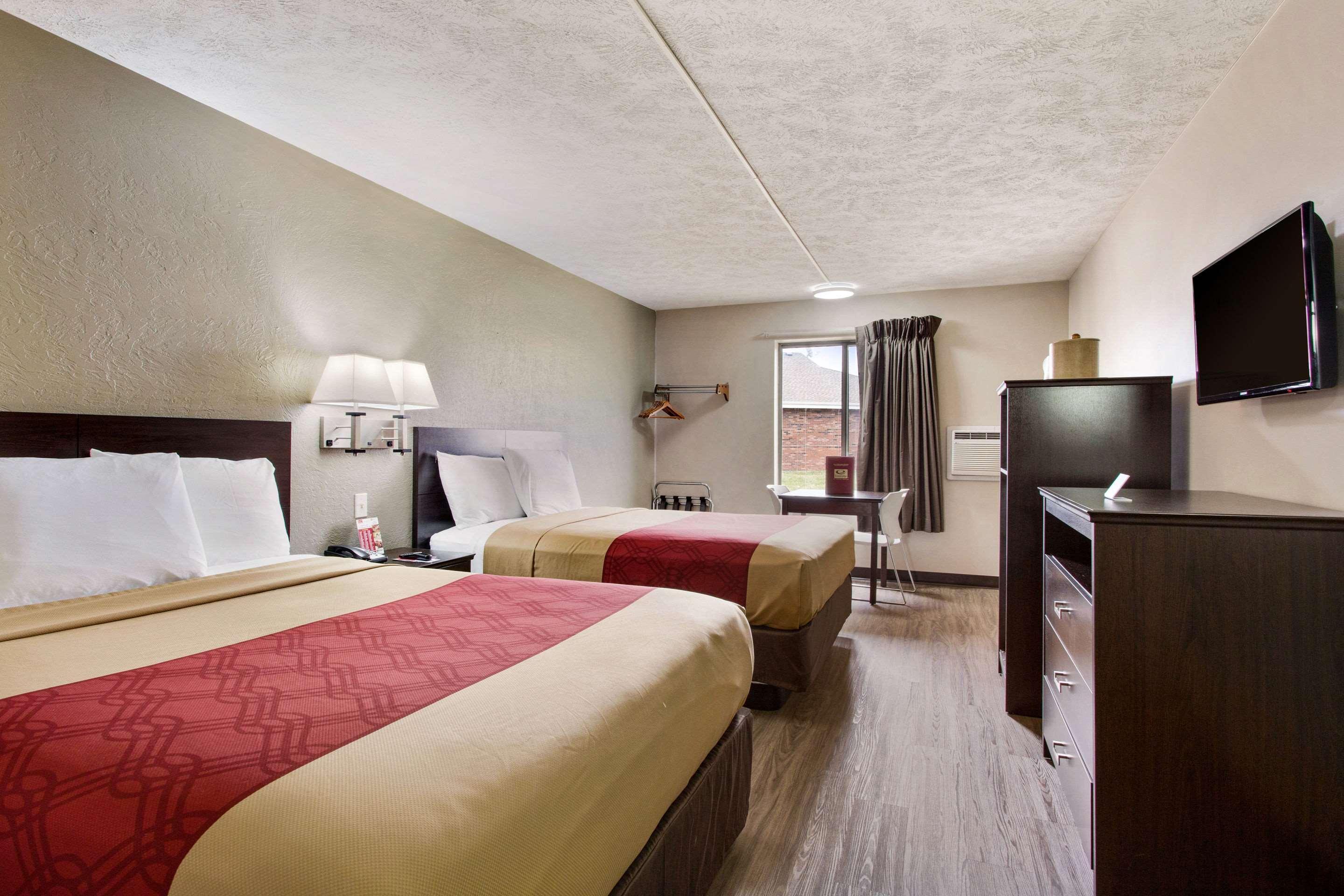 Red Lion Inn & Suites Olathe Kansas City Exterior photo