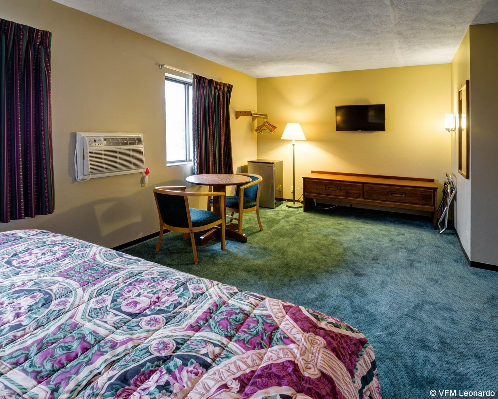 Red Lion Inn & Suites Olathe Kansas City Exterior photo