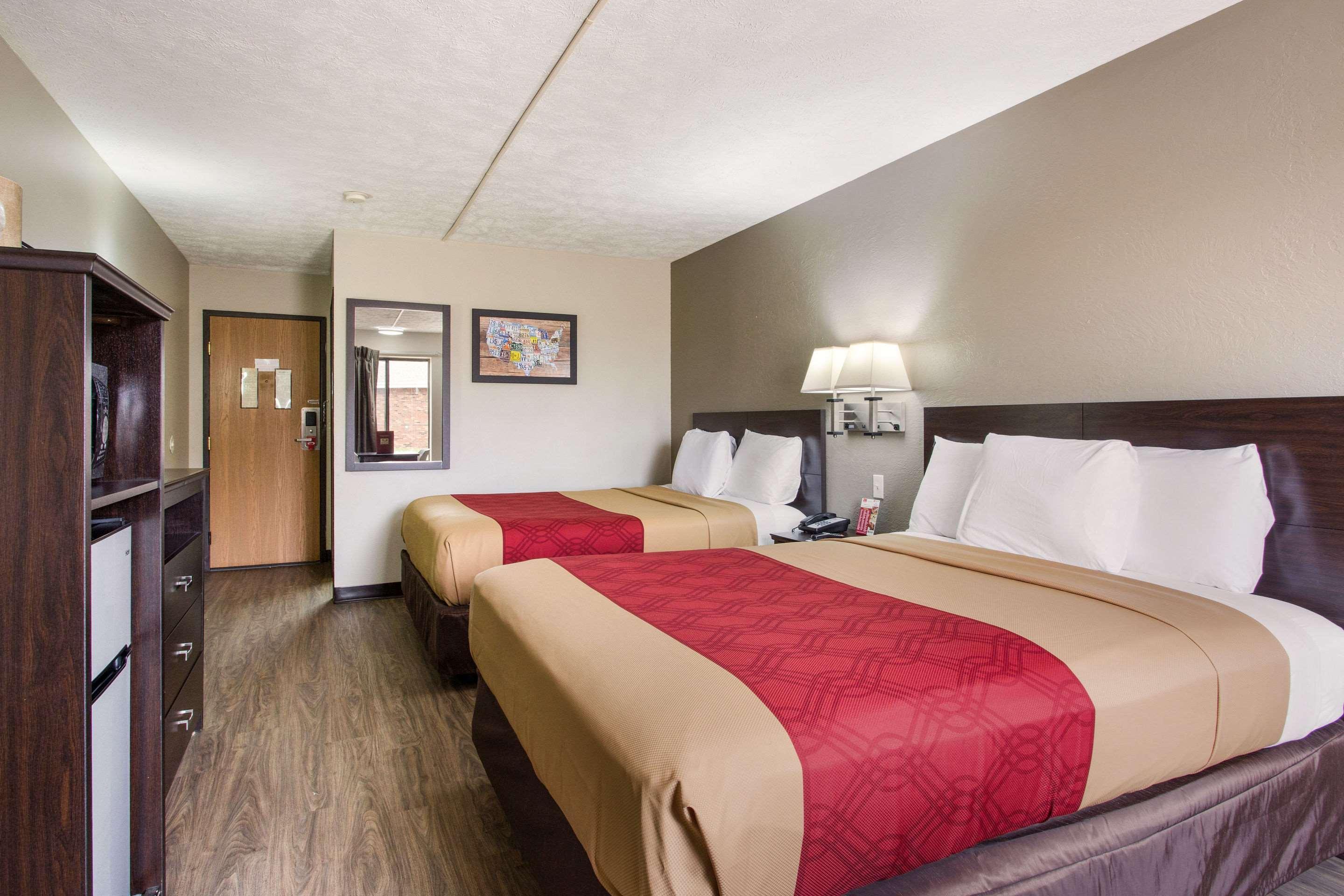 Red Lion Inn & Suites Olathe Kansas City Exterior photo